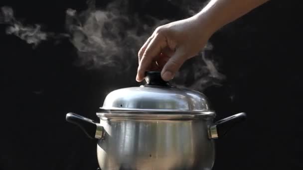 Steam on pot at kitchen — Stock Video