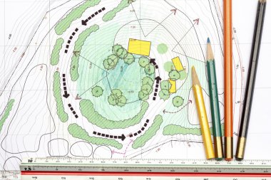 Peyzaj mimarı site analiz planı tasarlıyor