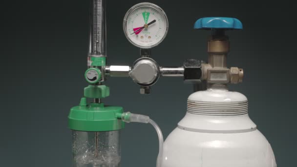 Medical Oxygen Regulator Flowmeter Oxygen Cylinder Medical Equipment — Stockvideo