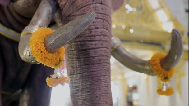 Marigold Krans Elefanter Statuer Diwali Festival – stockvideo