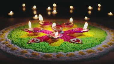 Diwali, Hinduların, Jainlerin, Sikhlerin ve bazı Budistlerin bir ışık festivali.