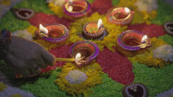 Geleneksel Diya Lambaları Diwali Kutlamalarında Yanar — Stok video