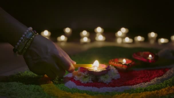 Lámparas Diya Tradicionales Encendidas Durante Celebración Diwali — Vídeo de stock