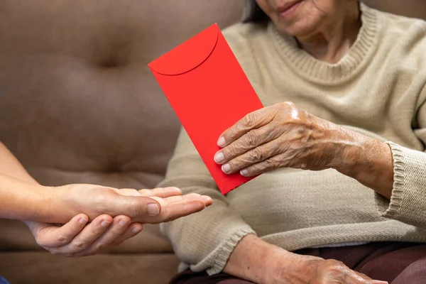 Grandmother Hand Giving Red Envelope Hongbao Kids Chinese New Year — Stock Photo, Image