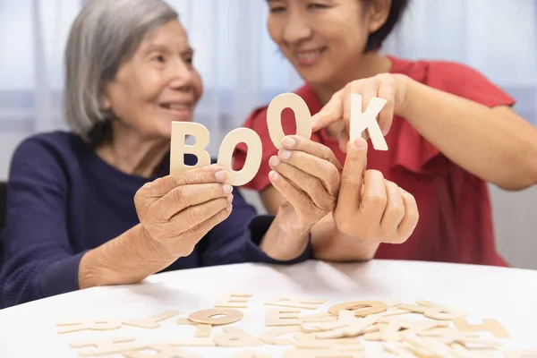 Elderly Woman Playing Alphabet Games Improve Mental Health Memory Daughter — Stock Photo, Image