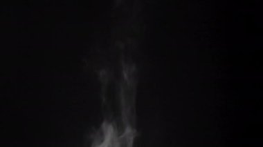 Esmer arka planda tencere buharı