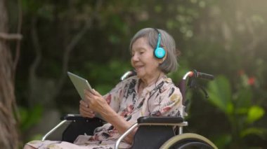 Yaşlı kadınların bunama tedavisinde müzik terapisi.