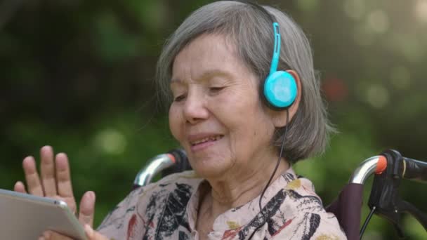 Terapia Música Tratamento Demência Mulher Idosa — Vídeo de Stock