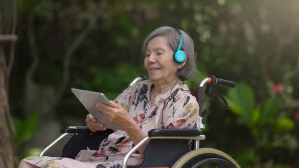 Terapia Música Tratamento Demência Mulher Idosa — Vídeo de Stock