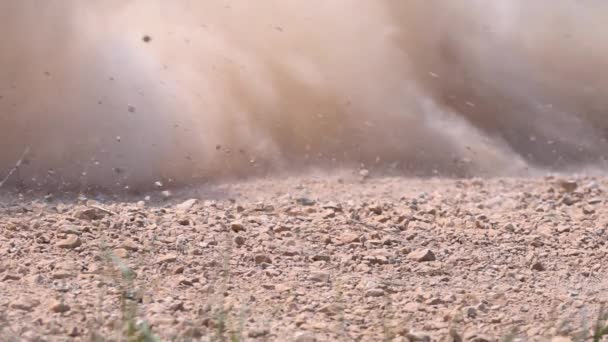 Rally Carro Respingando Poeira Cascalho Pista Corrida — Vídeo de Stock