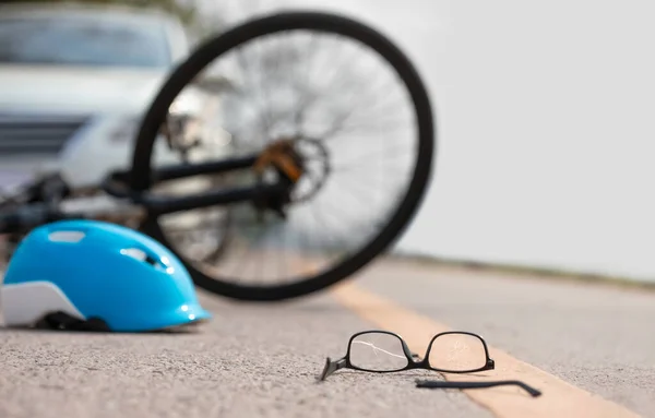 Acidente Carro Acidente Com Bicicleta Estrada — Fotografia de Stock