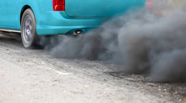 Zanieczyszczeń Rury Wydechowej Pojazdu Drodze — Zdjęcie stockowe
