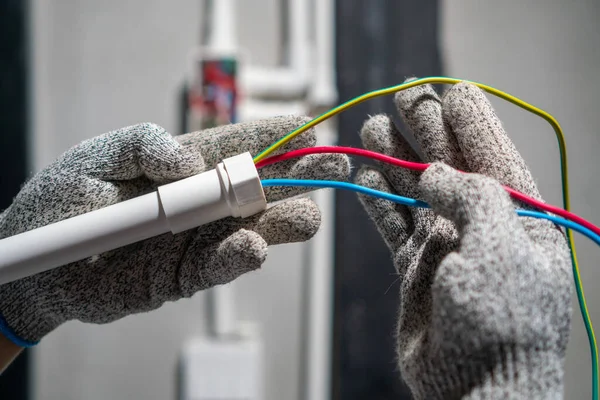 Electrician Pulling Wire Pvc Conduit — Stockfoto