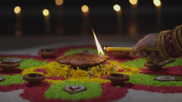 Lâmpadas Diya Tradicionais Acesas Durante Celebração Diwali — Vídeo de Stock