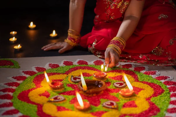 Lâmpadas Diya Tradicionais Acesas Durante Celebração Diwali — Fotografia de Stock