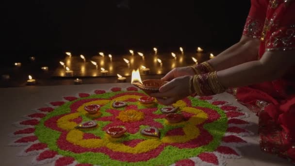 Lâmpadas Diya Tradicionais Acesas Durante Celebração Diwali — Vídeo de Stock