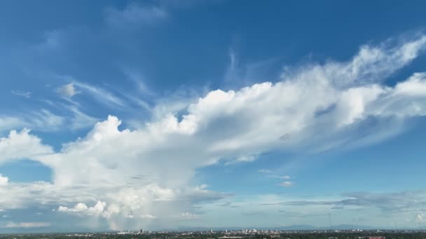 泰国清迈市区上空的积雨云 — 图库视频影像