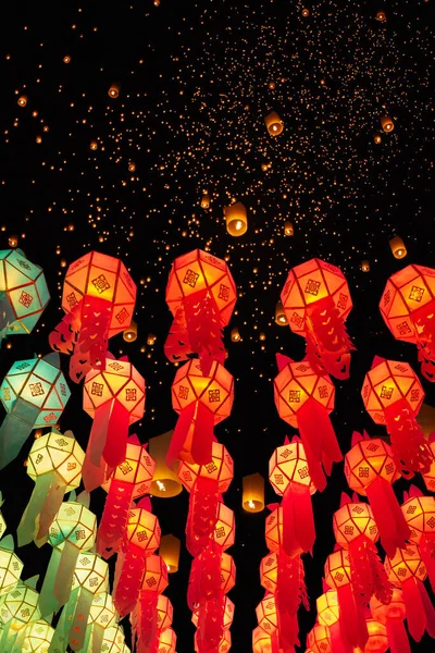 Turista Úszó Égi Lámpák Loy Krathong Fesztivál Chiang Mai Thaiföld — Stock Fotó