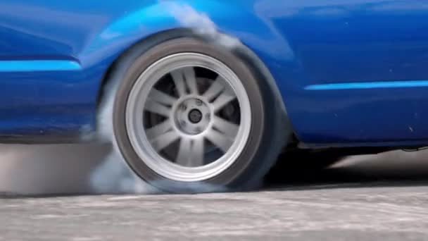 Дрейфні Шини Горіння Автомобілів Швидкісній Колії — стокове відео