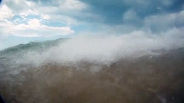 波浪在海岸上 — 图库视频影像