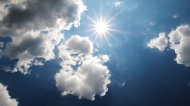 güneşli mavi gökyüzü