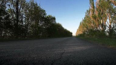 Motosiklet yol üzerinde