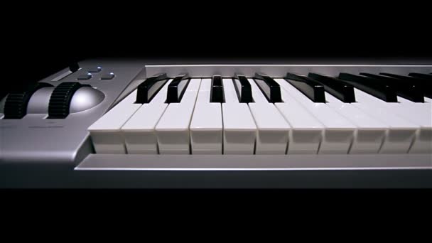 Digitales tragbares Klavier — Stockvideo