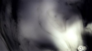 Beyaz genişletilmesi üzerinde sıçrama mürekkep.