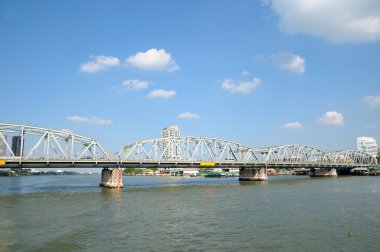 Bangkok chao phraya Nehri net gün içinde köprü