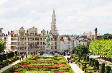 binlerce turist açık sezonu mont des arts için geliyor