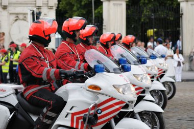 Belçika askeri polis Belçika Milli gün boyunca yıllık askeri geçit töreninde yer alır