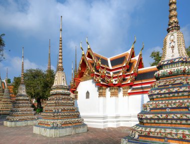 Tay tarzında pagodadan ve küçük tapınak Bangkok, Tayland