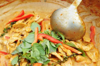 tavuk ve sebze Tayland yemek hazırlanması