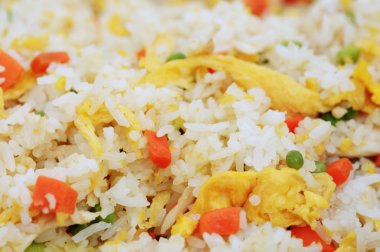 Sıcak Tay pilav kızarmış yumurta ve sebze ile