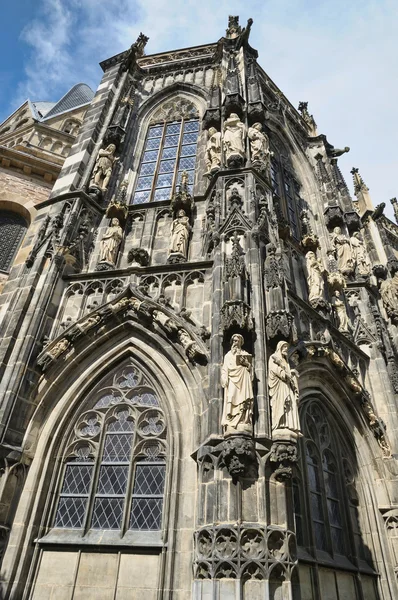 德国亚琛大教堂建筑的细节 — 图库照片