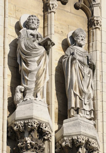 Two statues of saints from tower of medieval Cathedral of Our Lady in Antwerp known from 1352 — Stock Photo, Image