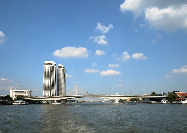 Pohled z Bangkoku od řeky chao phraya — Stock fotografie