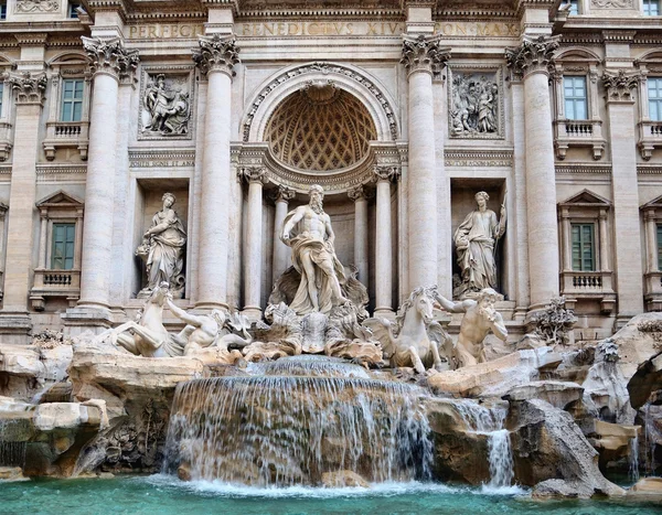 Fountain de Trevi en Roma, Italia por la noche —  Fotos de Stock