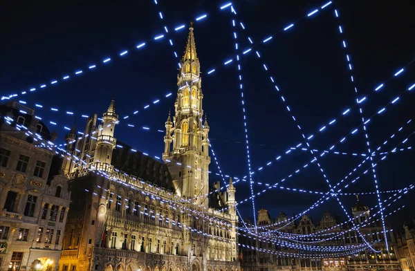 Natt belysning av grand place i Bryssel, Belgien — Stockfoto