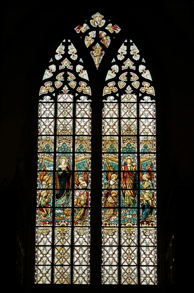 Stained glass window in Grand Sablon church in Brussels, Belgium — Stock Photo, Image