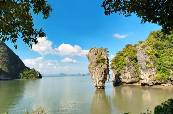 Isla de Ko Tapu y colinas en Tailandia — Foto de Stock