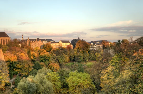 Sonnenuntergang im historischen Zentrum von Luxemburg — Stockfoto