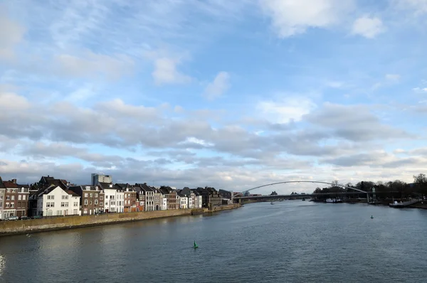 Vista panorâmica de Maastricht a partir da ponte, Países Baixos — Fotografia de Stock