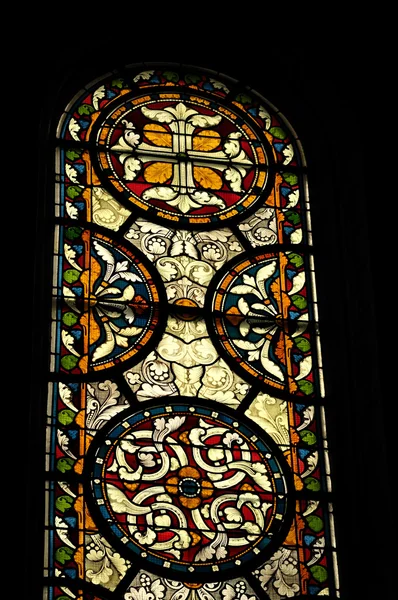 Janela de vidro manchado medieval na igreja em Maastricht, Holanda — Fotografia de Stock