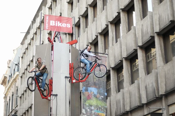 Competições de bicicleta vertical durante o Dia Nacional da Bélgica — Fotografia de Stock