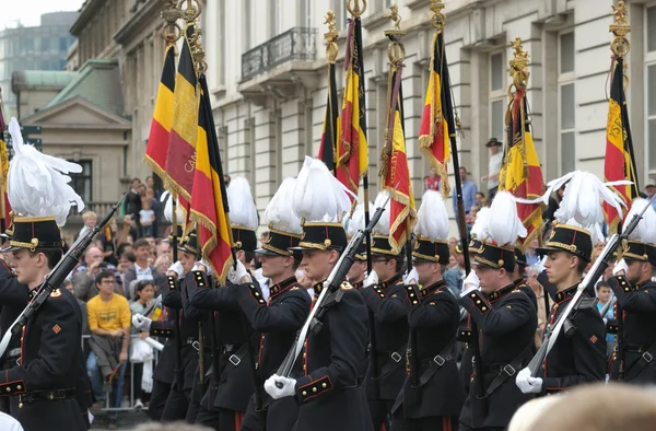 Cadeți belgieni în defilare în timpul Zilei Naționale a Belgiei — Fotografie, imagine de stoc