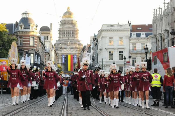 Defile of Royale Fanfare Communale de Huissignies durante las celebraciones del Día Nacional de Bélgica el 21 de julio de 2012 en Bruselas — Foto de Stock