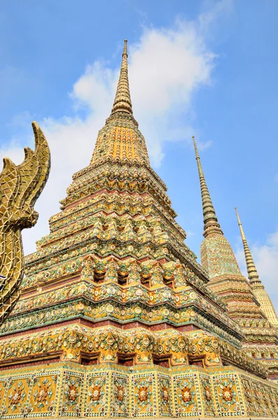 Beautiful pagoda in Buddhist Temple in Bangkok — Stock Photo, Image