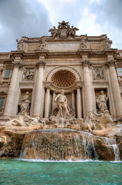 Центр фонтана Треви в Риме, Италия — стоковое фото