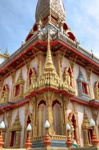 Külső decoratione, buddhista templom Thaiföld sziget Phuket — Stock Fotó